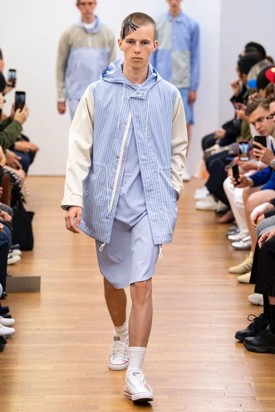Look 15